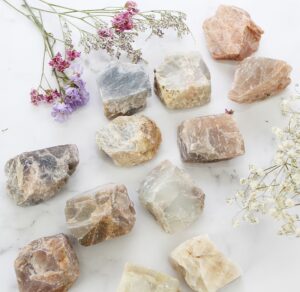 kamień księżycowy właściwości