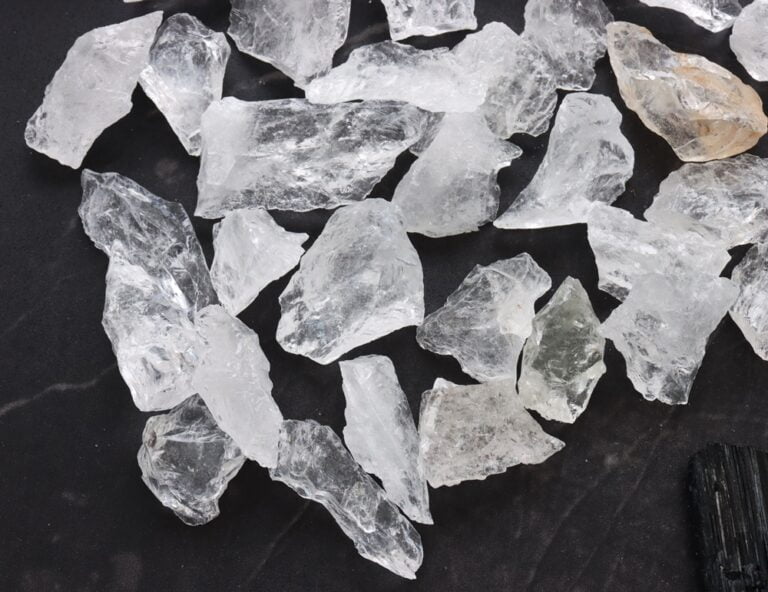 Kryształ górski – gdzie szukać i jak znaleźć ten wyjątkowy minerał?