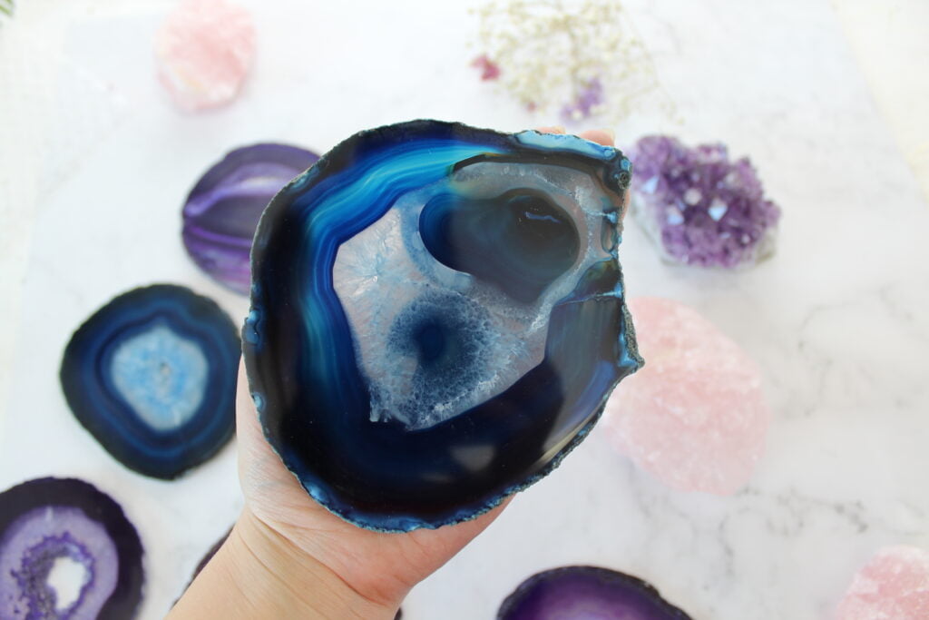 plaster gatu w kolorze szafirowym