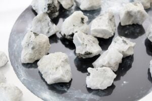 kamień księżycowy surowa bryłka 3 cm sklep Artsento