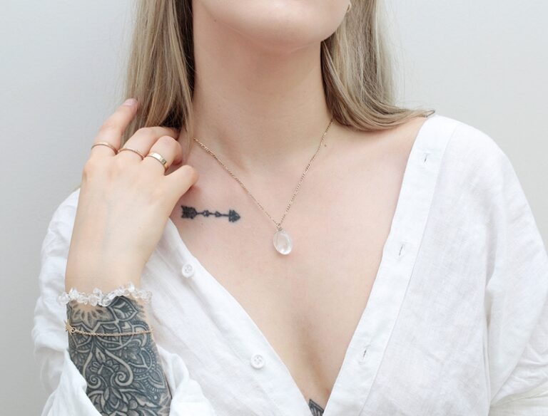 kryształ górski wisiorek sklep, biżuteria z kryształem górskim, biżuteria z kamieniami naturalnymi