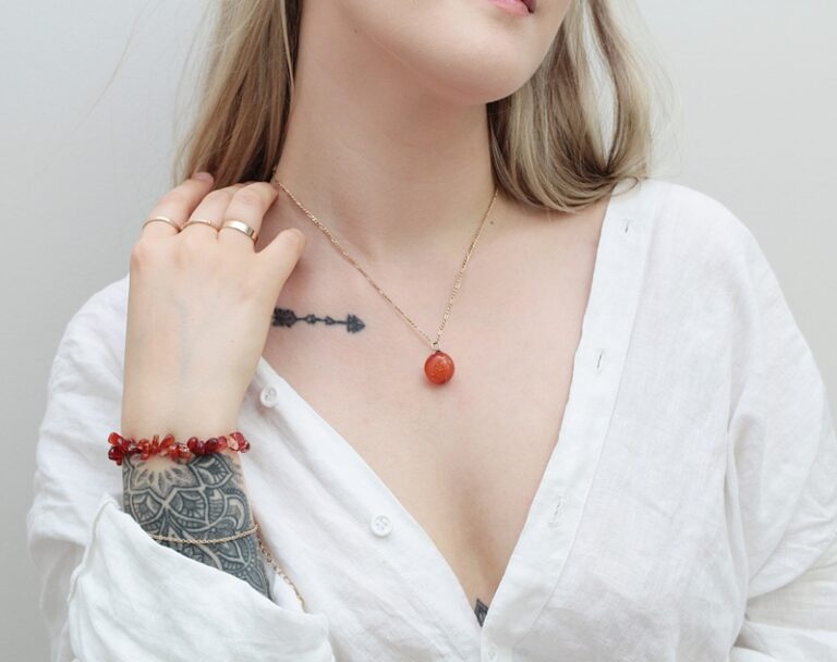 karneol wisiorek sklep Artsento, biżuteria z naturalnych kamieni, piękny wisiorek karneol