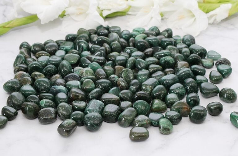 Awenturyn szmaragdowy polerowany bryłka 1,5-2cm