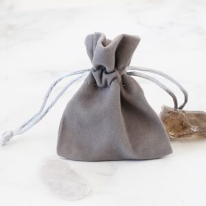 Szary welurowy woreczek