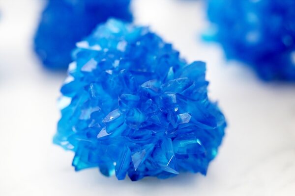 chalkantyt laboratoryjny kryształ niebieski