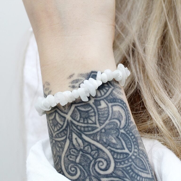 bransoletka na gumce biały kamień księżycowy