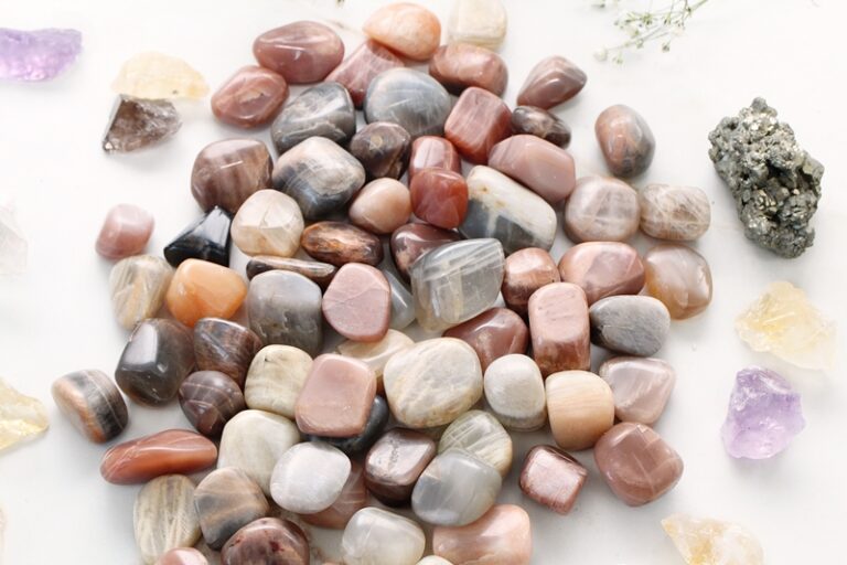 kamień księżycowy polerowany bryłka Artsento sklep online