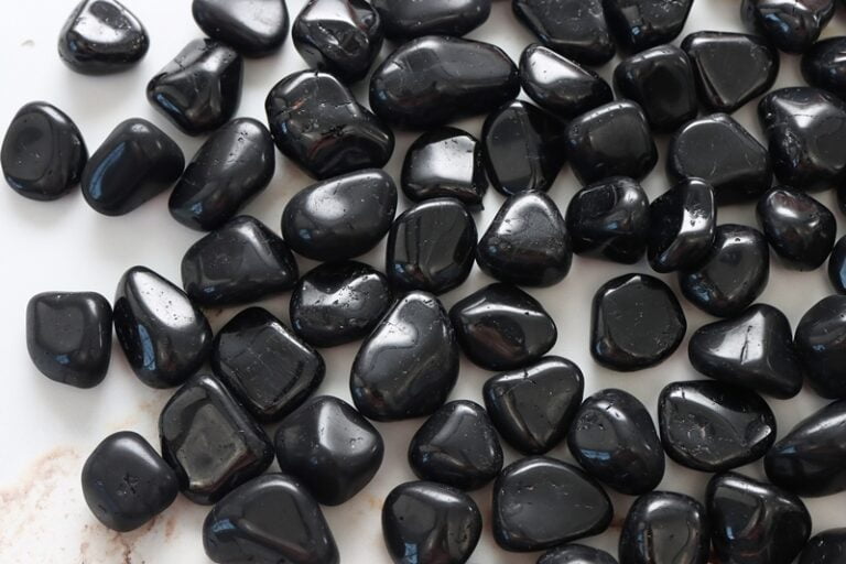 Jak naładować czarny turmalin?