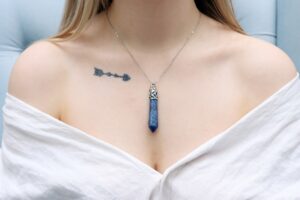 lapis lazuli zawieszka szpic Artsento kamień lapis lazuli
