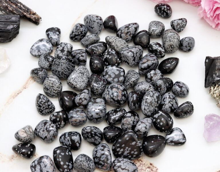 obsydian śnieżny bryłka Artsento kamienie naturalne