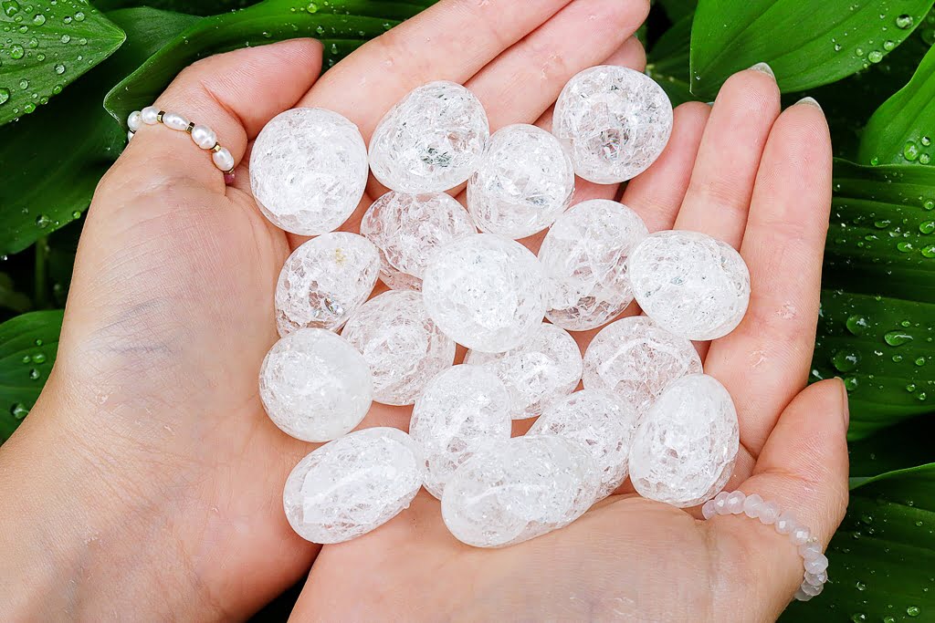 Kryształ górski kwarc lodowy polerowany bryłka