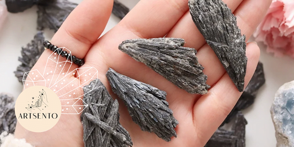 kyanit - kamień naturalny czarny kyanit