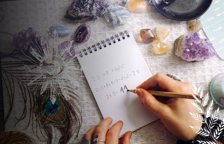 Czym jest numerologia i jak poznać swoją liczbę numerologiczną?