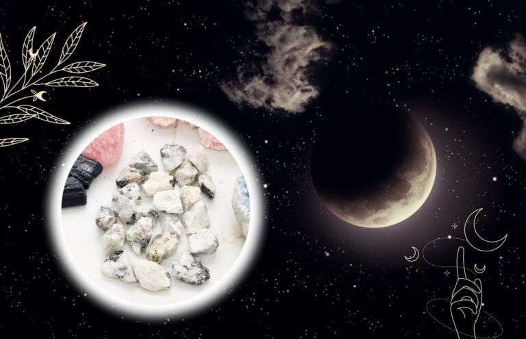 Kamień księżycowy - nocne światło w Twojej biżuterii