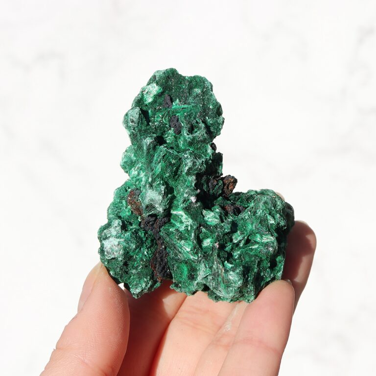 Malachit włóknisty naturalny - rzadki kamień ochronny i transformacyjny.