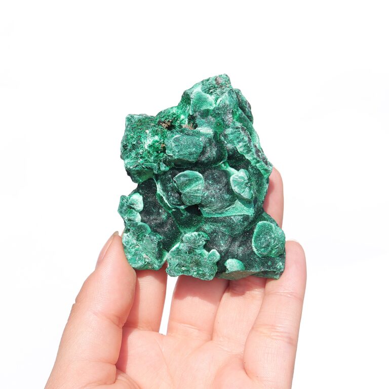 Kamień malachit włóknisty - minerał oczyszczający i uzdrawiający.