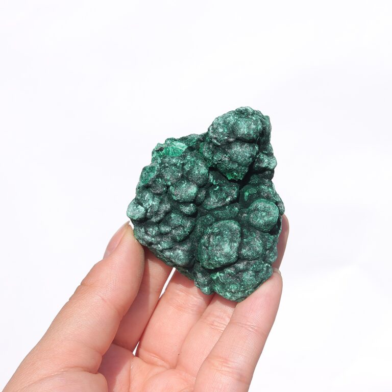 Naturalny malachit włóknisty - minerał oczyszczający i uzdrawiający.