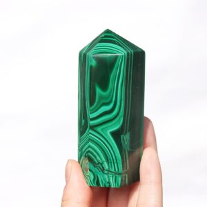 Kamień malachit obelisk - kryształ transformacji i emocjonalnego uzdrowienia.