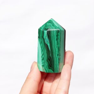 Obelisk, wieża point z malachitu