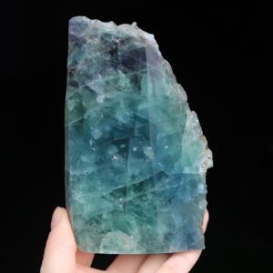 Fluoryt tęczowy stojąca forma 509gram 12cm - kamień organizacji i klarownych myśli